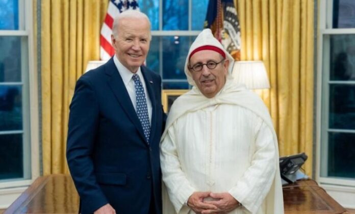 الرئيس الأمريكي جو بايدن يستقبل سفير المغرب في واشنطن