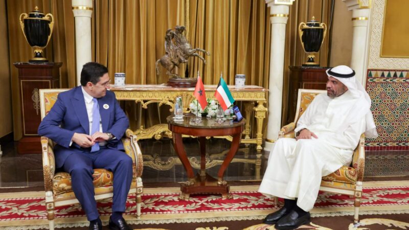 السيد ناصر بوريطة يتباحث بالمنامة مع وزير الخارجية الكويتي